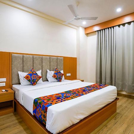 Fabhotel 7 Square - Nr Bkc Мумбай Екстериор снимка