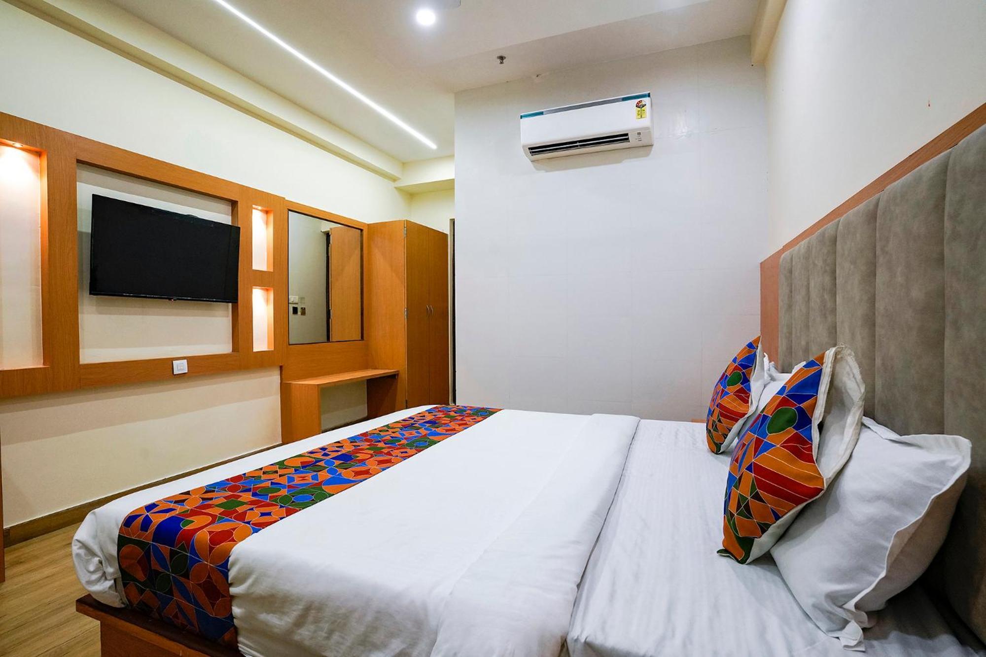 Fabhotel 7 Square - Nr Bkc Мумбай Екстериор снимка
