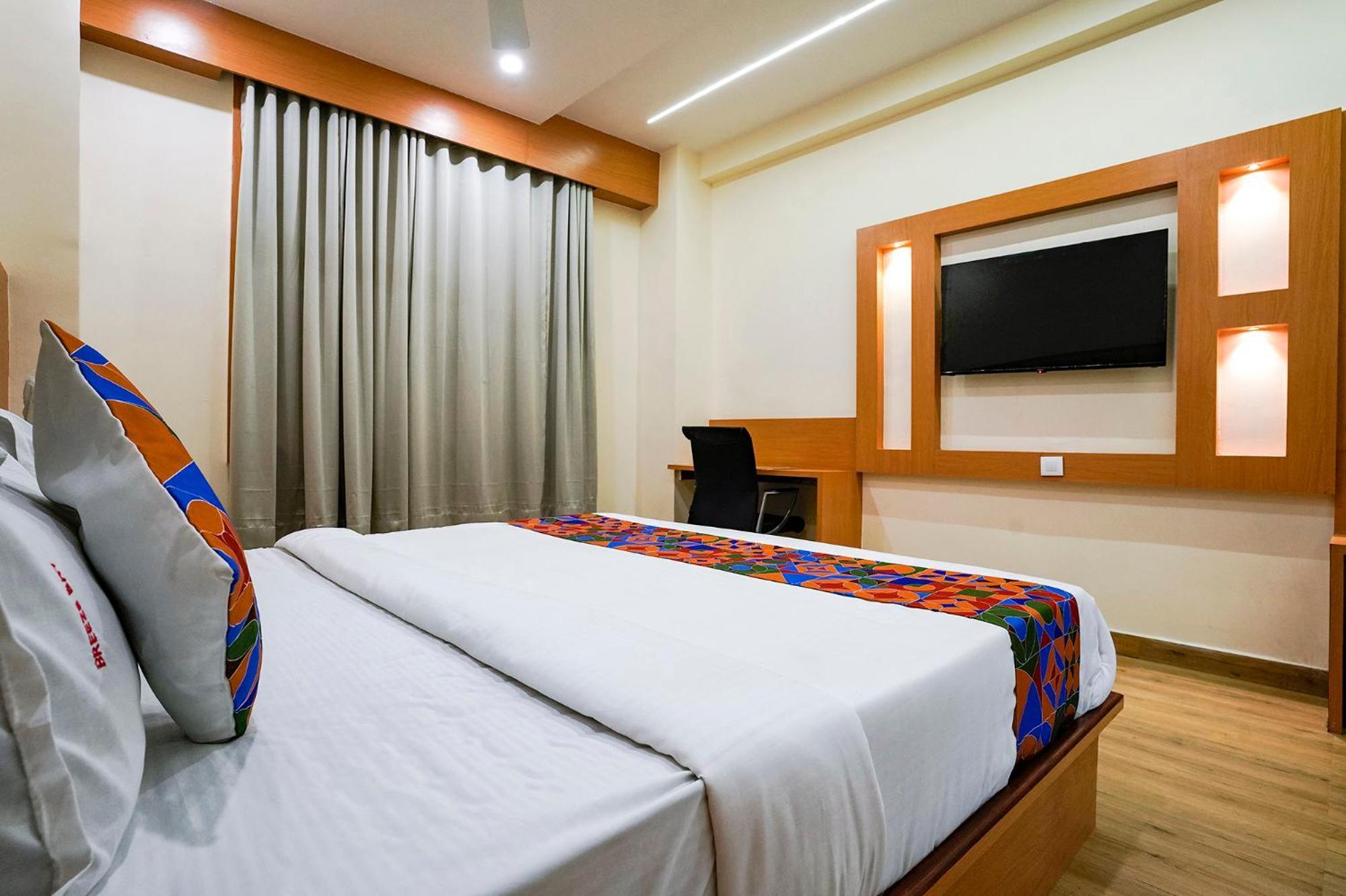 Fabhotel 7 Square - Nr Bkc Мумбай Екстериор снимка